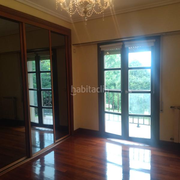 Foto 50d74c97-2b04-4989-a502-76b82ccbd4b8. Semi detached house with heating parking in Egia Donostia - San Sebastián