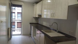 Pis  José arana kalea. Precioso piso en josé arana , alto, salón doble, tres habitacion