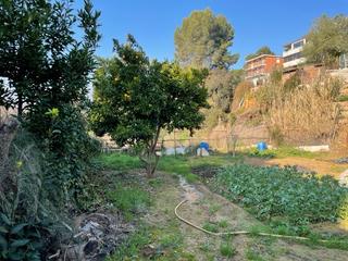 Wohngrundstück  Carrer montnegre. Bonito y gran terreno sant eugini castellbisbal