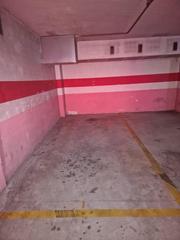 Parking coche en N/a. Plaza de aparcamiento les escoles