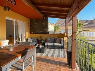 Reihenhaus in Viladecavalls. Preciosa casa amb garatge, pati i terrassa amb vistes