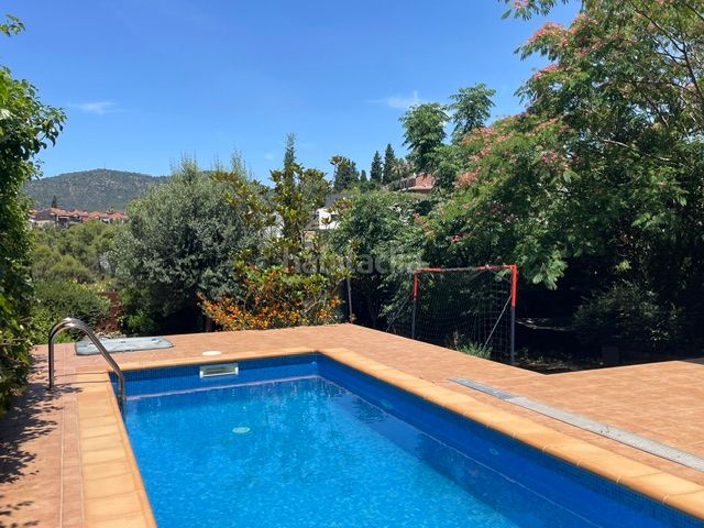 Foto 1d529b3e-718b-4bc9-b2fa-c92d94121ef3. Casa aparellada amb xemeneia calefacció aparcament piscina a Viladecavalls