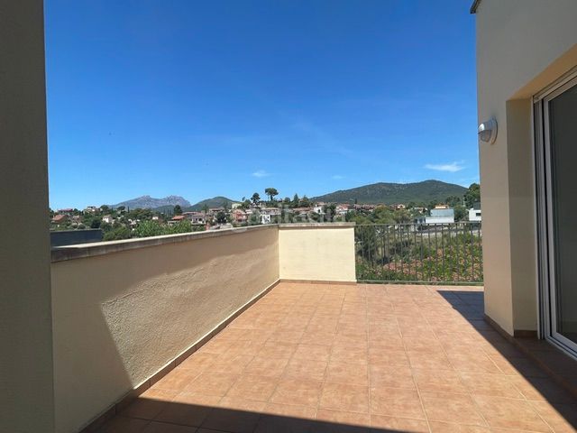 Foto 481546ab-7160-4da2-902c-bfeafef363fe. Casa aparellada amb xemeneia calefacció aparcament piscina a Viladecavalls