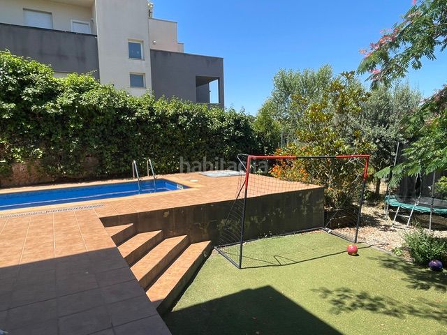 Foto 779fb19a-3376-4e2c-8e2d-40b3248d5895. Casa aparellada amb xemeneia calefacció aparcament piscina a Viladecavalls