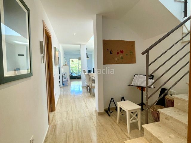 Foto 7ad924f7-6fae-4202-8743-de04850e3d41. Casa aparellada amb xemeneia calefacció aparcament piscina a Viladecavalls