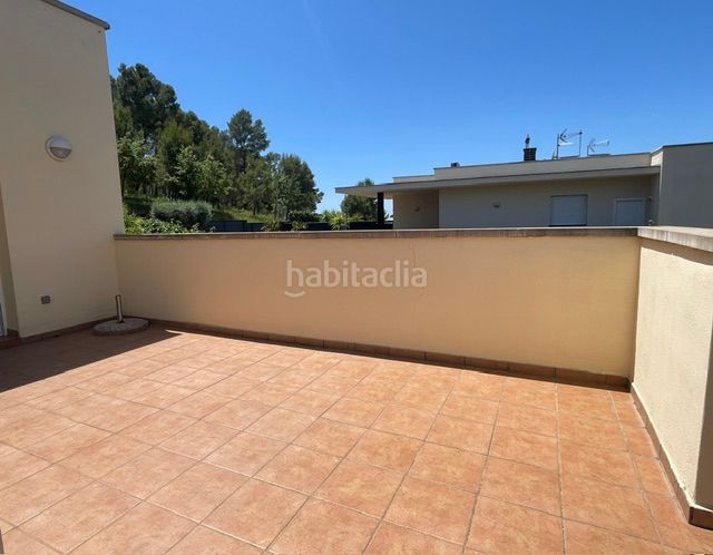 Foto bd46b3ab-d720-4f00-8c1a-d5f1ac750cea. Casa aparellada amb xemeneia calefacció aparcament piscina a Viladecavalls