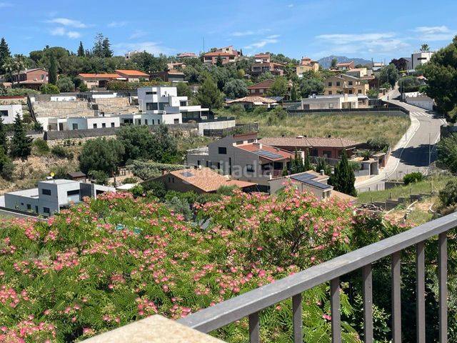 Foto da6d3331-157a-4060-a3e0-90e837111b2e. Casa aparellada amb xemeneia calefacció aparcament piscina a Viladecavalls