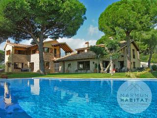 Maison à Rocaferrera. Alquila una casa que va doblada.  de lujo !