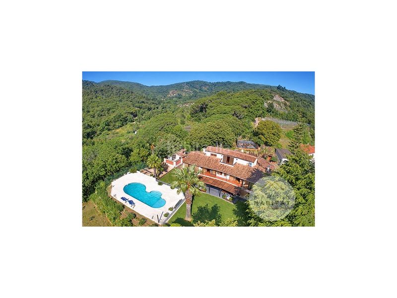 Foto 544a422e-e9dd-4c3e-9d8f-58060d99cf84. Haus mit parking pool in Arenys de Munt
