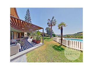 Casa a Arenys de Munt. No es una villa, son dos. y no, no se venden por separado.