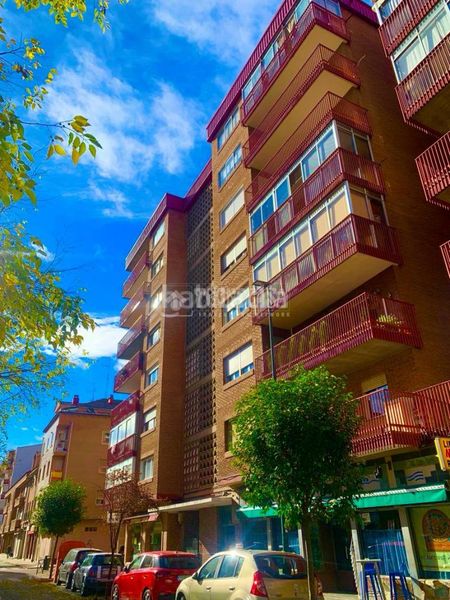 Foto 0262fe28-ea1f-479b-9893-101766755179. Aparcament cotxe a La Rubia Valladolid