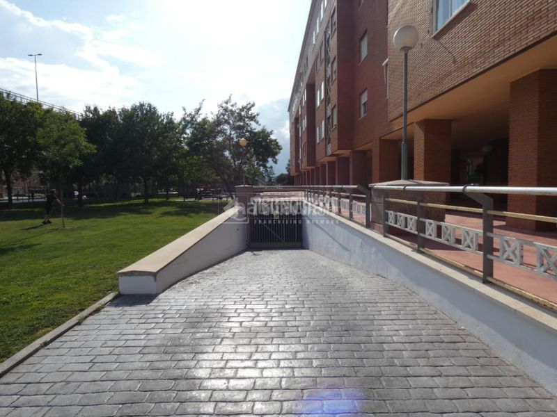 Foto d985ef49-ad99-43da-bd45-db05a59c5041. Aparcament cotxe a La Rubia Valladolid