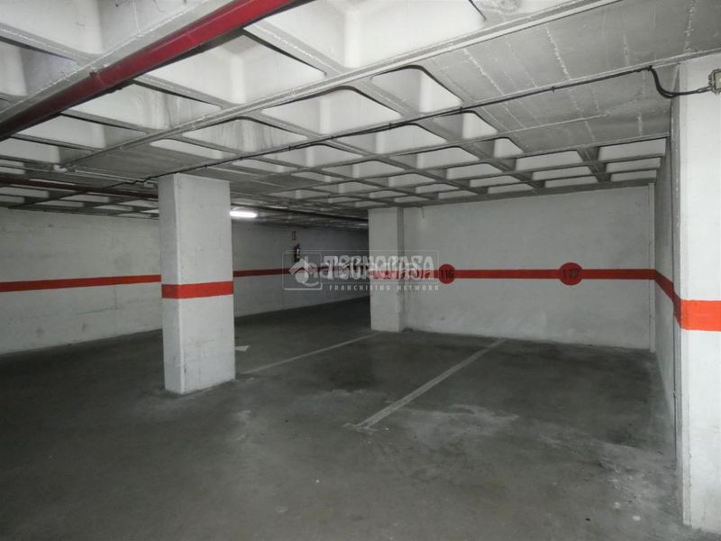 Foto f0e1d8d4-73e0-49fa-8933-9fc0eea12f60. Aparcament cotxe a La Rubia Valladolid