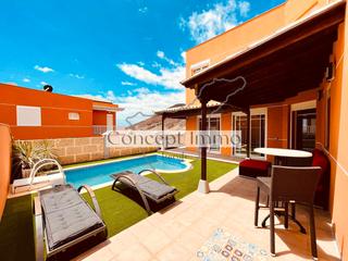 Casa a Avenida de san francisco 1. Moderna vivienda unifamiliar con piscina privada, garaje, terraz