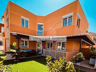 Casa a Avenida de san francisco 1. Moderna vivienda unifamiliar con jardín privado, terraza cubiert