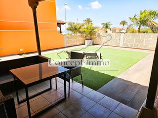 Casa a Avenida de san francisco 1. Moderna vivienda unifamiliar con jardín privado, terraza cubiert