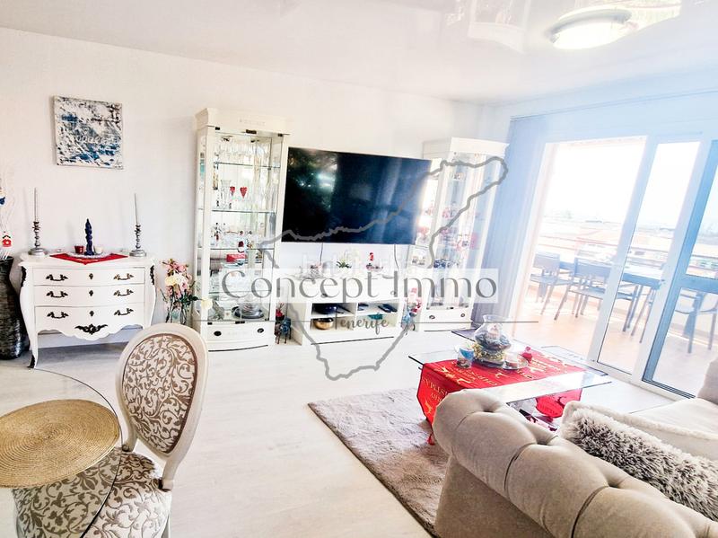 Foto 11f58007-a691-4baf-8c19-357fea0e74a9. Planta baja apartamento en planta baja moderno y amueblado con una gran terraza con vistas al mar y piscina! en Adeje