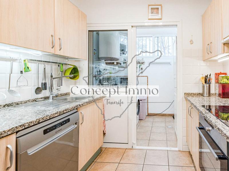Foto 71c0318a-2105-4f3a-9baa-eca8dd3fd3af. Planta baja apartamento en planta baja moderno y amueblado con una gran terraza con vistas al mar y piscina! en Adeje