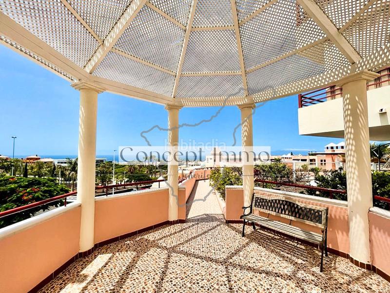 Foto e0e0b9f4-2983-443f-9167-310e420ec330. Planta baja apartamento en planta baja moderno y amueblado con una gran terraza con vistas al mar y piscina! en Adeje