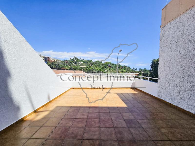 Foto 3895f09c-993d-432b-a89b-eeaeff85662e. Piso en calle finlandia 3 estudio luminoso y amueblado con gran terraza y piscina climatizada en el complejo! en Adeje