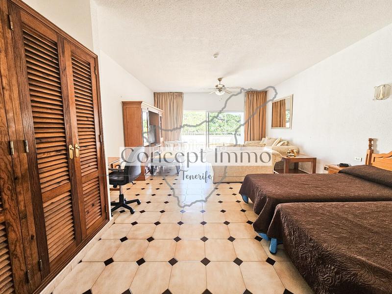 Foto 795bef39-db48-49ed-8ab6-436bae5cd0cb. Piso en calle finlandia 3 estudio luminoso y amueblado con gran terraza y piscina climatizada en el complejo! en Adeje