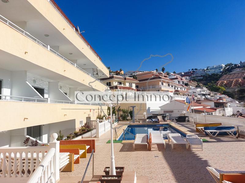 Foto 89adfdd3-8eac-4e5d-841d-c8e4ccc5b6c3. Piso en calle finlandia 3 estudio luminoso y amueblado con gran terraza y piscina climatizada en el complejo! en Adeje