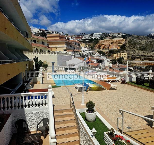 Foto ad4e9a0d-1d4f-421e-b4bb-e09c3c11b31a. Estudio  luminoso y amueblado con gran terraza y piscina climatizada en el complejo! en Adeje