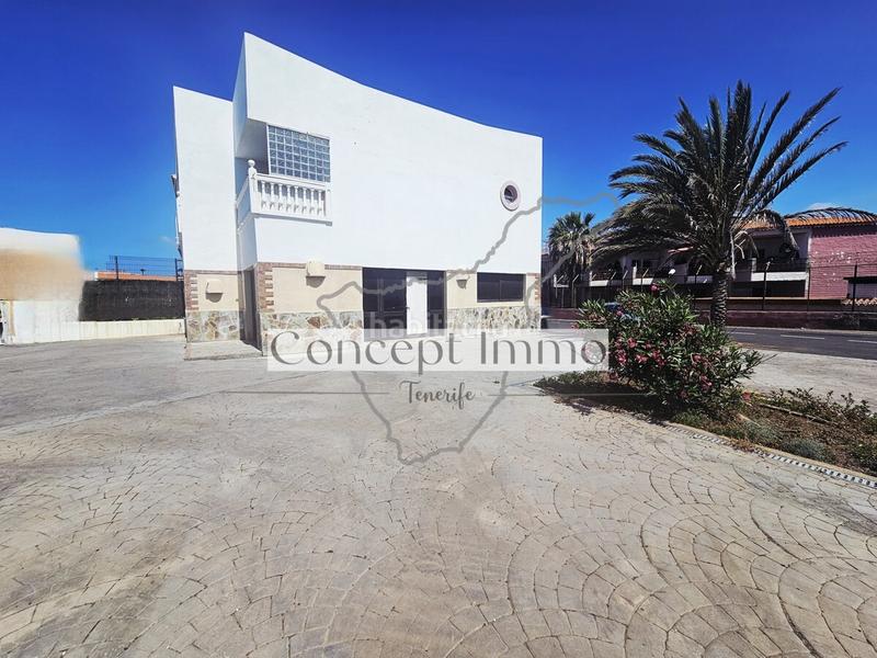 Foto 68841e1b-192f-443f-a177-d22444393453. Local comercial a Costa del Silencio Arona