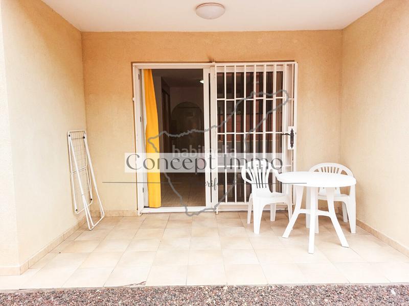 Foto 0b17fcc1-ff72-49bd-b35c-3cff62f86a81. Estudio en calle ulises 1 estudio amueblado en aparthotel primera línea del mar con piscina climatizada y licencia vv! en Arona