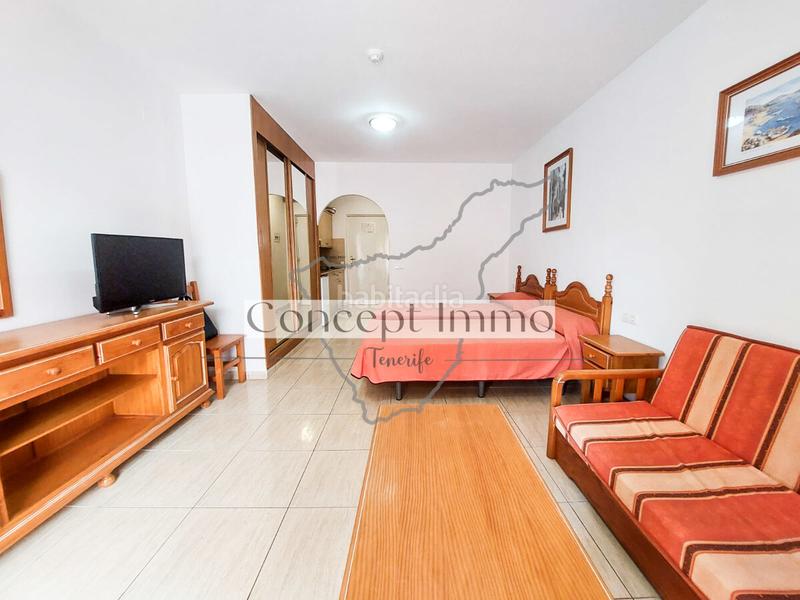 Foto 2ae33714-5041-45f7-9c4a-f4b92d3e7b3c. Estudio en calle ulises 1 estudio amueblado en aparthotel primera línea del mar con piscina climatizada y licencia vv! en Arona