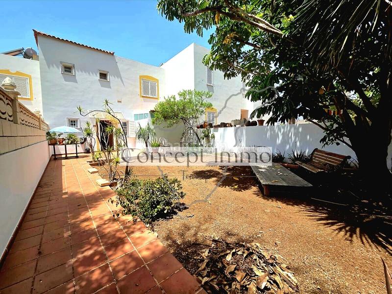 Foto 0b83c797-08b8-495b-922f-18b1c197868e. Alquiler planta baja apartamento amueblado de 1 dormitorio con un hermoso jardín privado y gran terraza con vistas al mar en Adeje