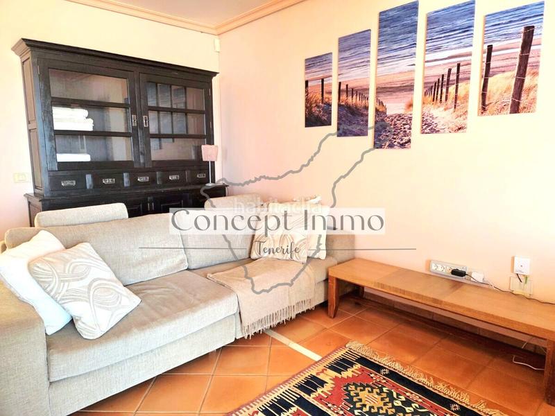 Foto 2c4b1cc5-45e5-4258-aec1-f52bbbe1b578. Alquiler planta baja apartamento amueblado de 1 dormitorio con un hermoso jardín privado y gran terraza con vistas al mar en Adeje