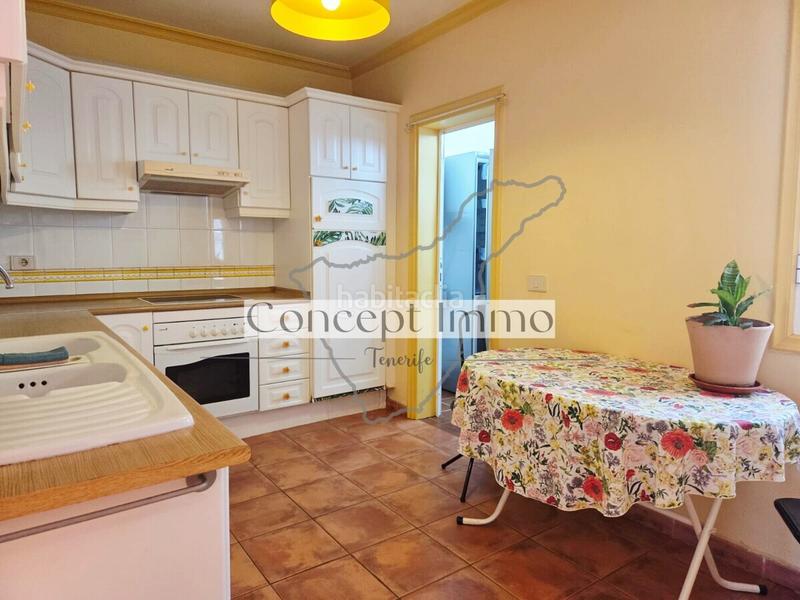 Foto 594db0d5-81ba-4fbc-ac6a-b97b8ab9a6a8. Alquiler planta baja apartamento amueblado de 1 dormitorio con un hermoso jardín privado y gran terraza con vistas al mar en Adeje