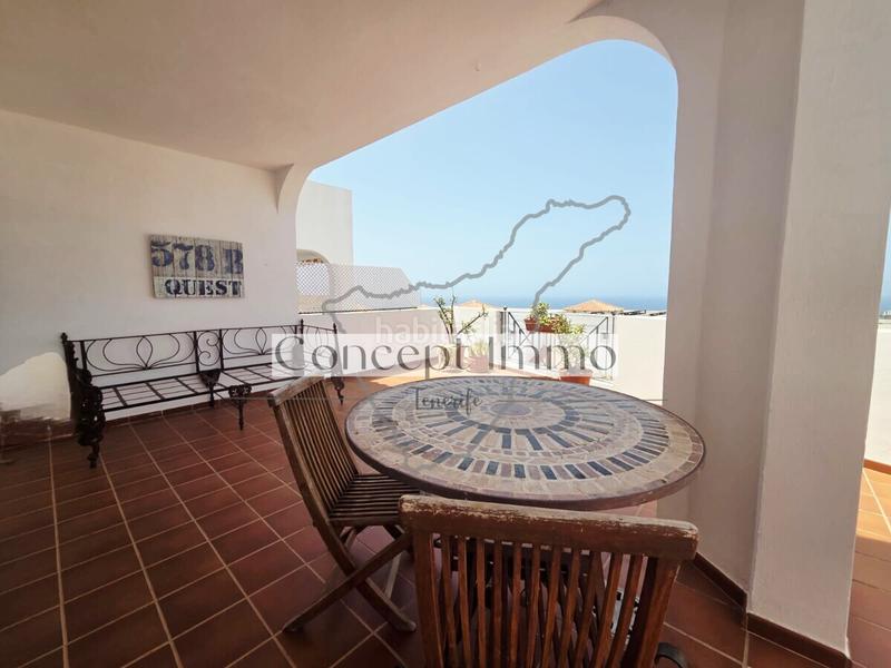 Foto 862a2504-a546-49b8-bdbf-a6aed3fa59d6. Alquiler planta baja apartamento amueblado de 1 dormitorio con un hermoso jardín privado y gran terraza con vistas al mar en Adeje