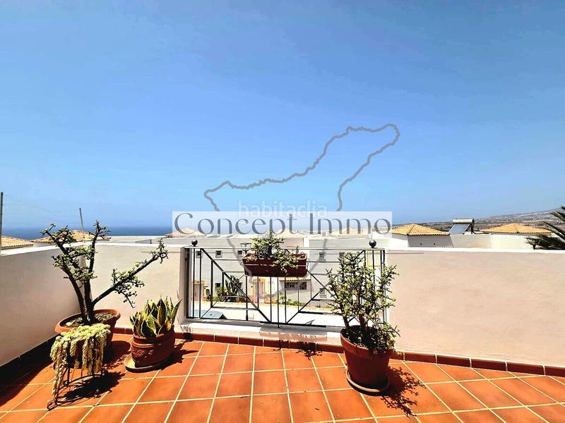 Foto 9f459e91-a60c-4505-8960-78238c47d7e1. Alquiler planta baja apartamento amueblado de 1 dormitorio con un hermoso jardín privado y gran terraza con vistas al mar en Adeje