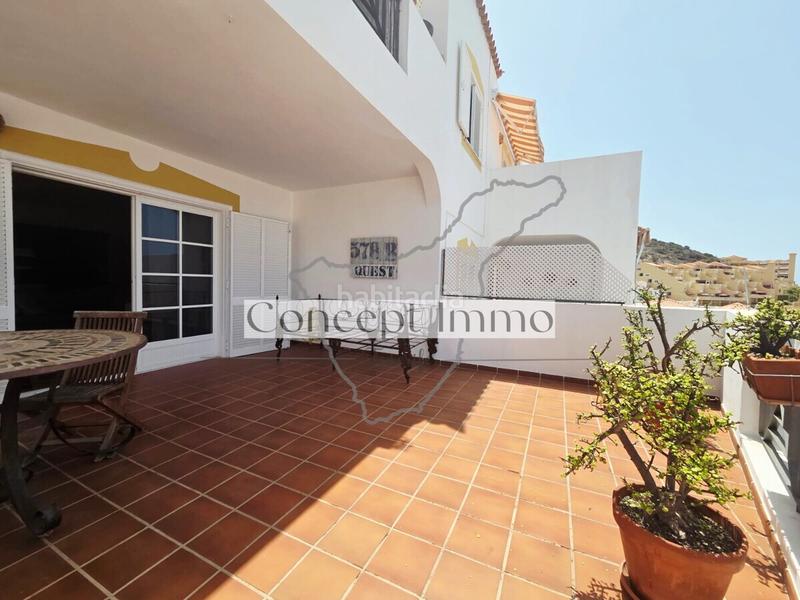 Foto b4f01e2e-f767-4b18-8545-74da916957dd. Alquiler planta baja apartamento amueblado de 1 dormitorio con un hermoso jardín privado y gran terraza con vistas al mar en Adeje
