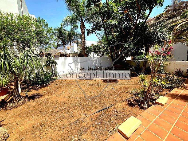 Foto bc0b84e9-ef91-4166-9c17-58fc3dbb155c. Alquiler planta baja apartamento amueblado de 1 dormitorio con un hermoso jardín privado y gran terraza con vistas al mar en Adeje