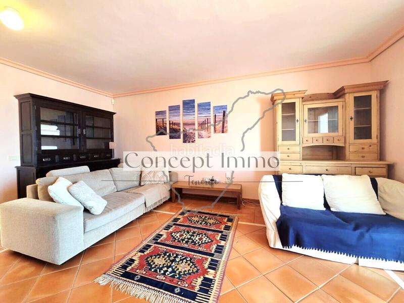 Foto be2ae433-9bf7-4a99-bac5-fbf85d7b635d. Alquiler planta baja apartamento amueblado de 1 dormitorio con un hermoso jardín privado y gran terraza con vistas al mar en Adeje