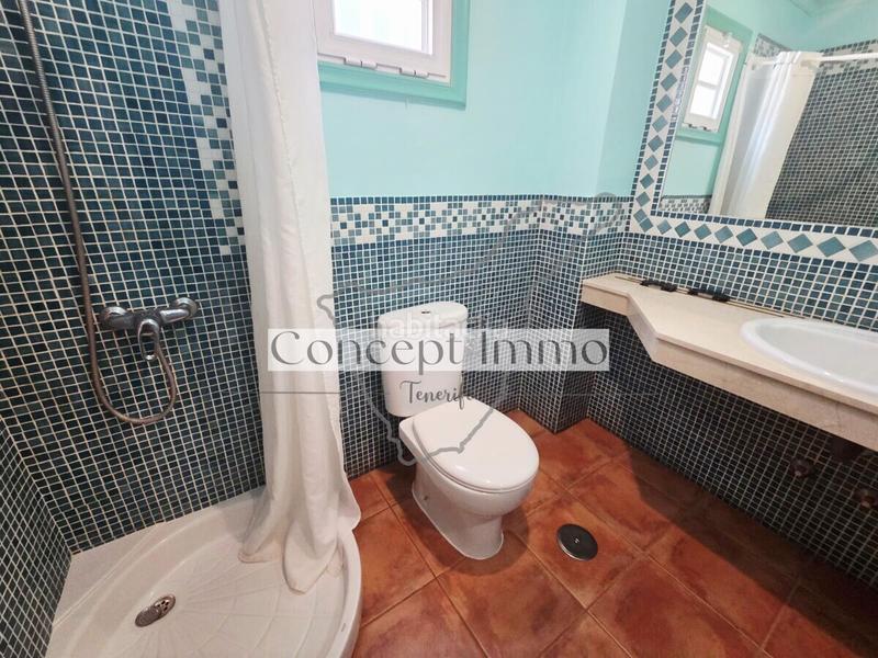 Foto cb37834d-2cb1-4c88-92b7-3c229ae7d310. Alquiler planta baja apartamento amueblado de 1 dormitorio con un hermoso jardín privado y gran terraza con vistas al mar en Adeje
