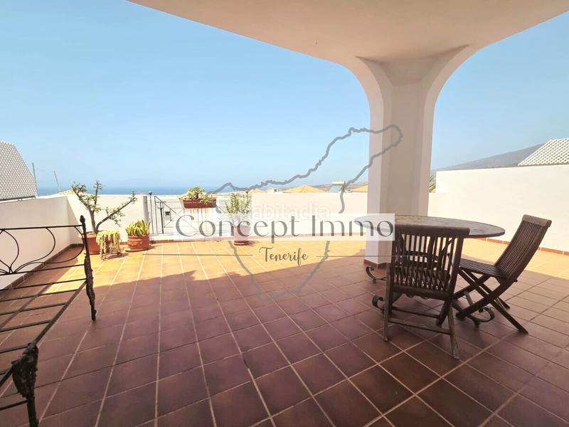 Foto d9887058-a411-4f8e-97d5-5b9e54cdb3d1. Alquiler planta baja apartamento amueblado de 1 dormitorio con un hermoso jardín privado y gran terraza con vistas al mar en Adeje