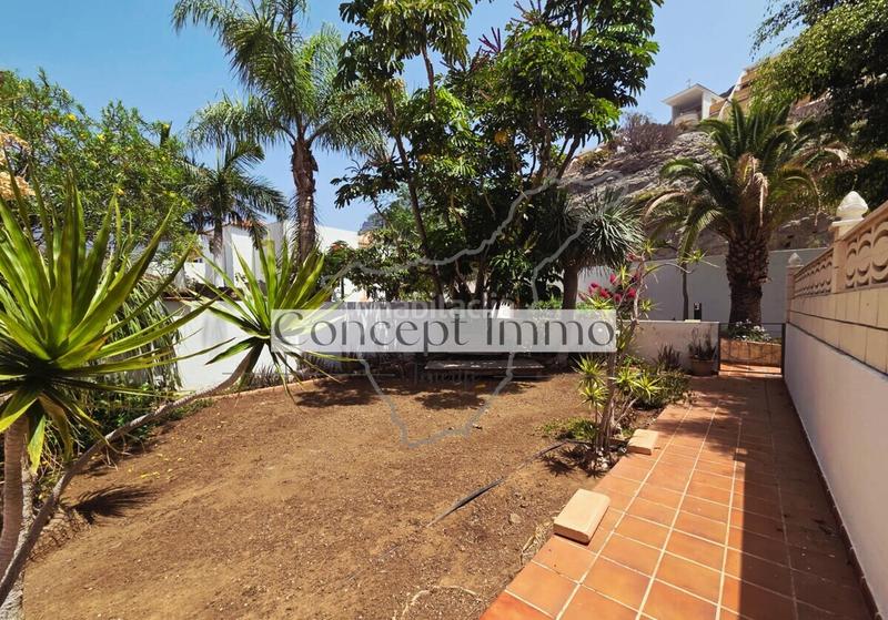 Foto e6c43624-0373-45c8-bc0f-371f4e35b6d8. Alquiler planta baja apartamento amueblado de 1 dormitorio con un hermoso jardín privado y gran terraza con vistas al mar en Adeje
