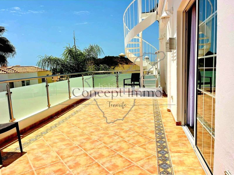 Foto b9b84c5c-4812-4736-98f1-e51aef0a1e00. Àtic amb piscina a Playa de Fañabé Adeje