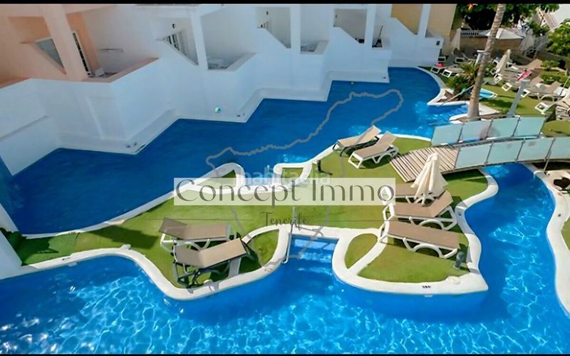 Foto c379b4e3-02db-4517-8302-c50fa46579cc. Àtic amb piscina a Playa de Fañabé Adeje