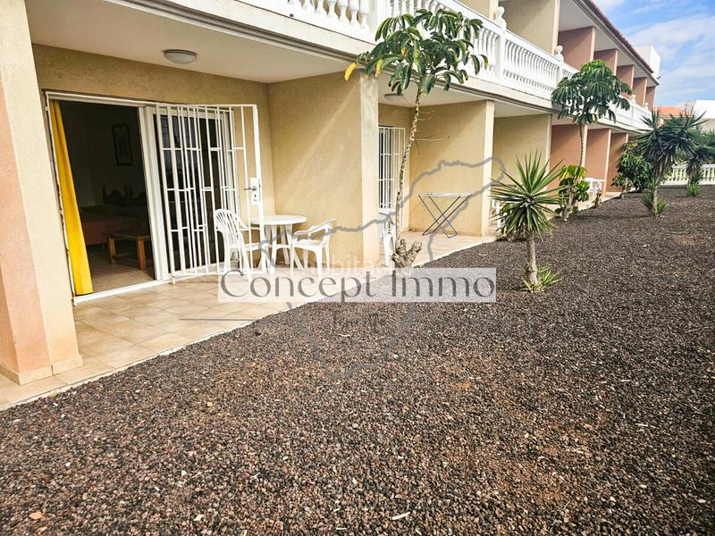 Foto 214e8dae-bf26-431b-9375-d00d82fe9696. Estudio en calle ulises 1 estudio amueblado en aparthotel primera línea del mar con piscina climatizada y licencia vv! en Arona