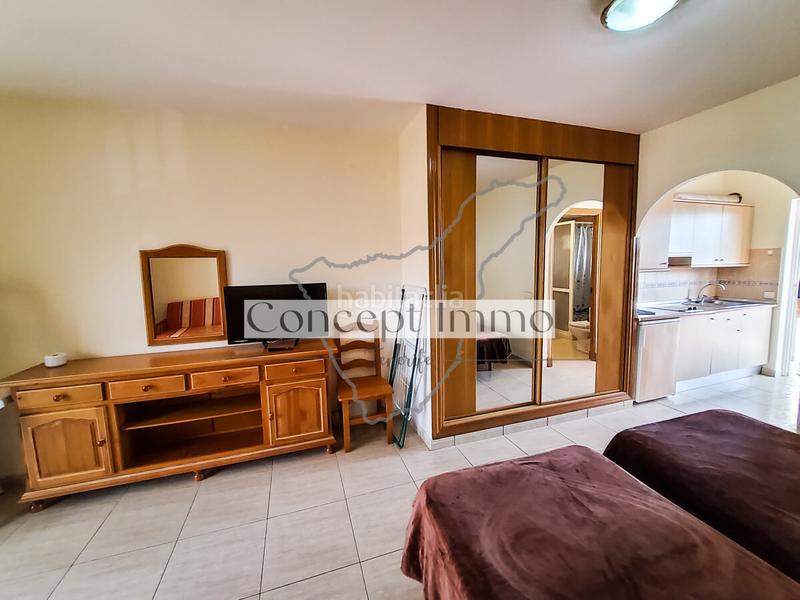Foto 5047958d-1471-4bd5-ae86-ceeea727f4c4. Estudio en calle ulises 1 estudio amueblado en aparthotel primera línea del mar con piscina climatizada y licencia vv! en Arona