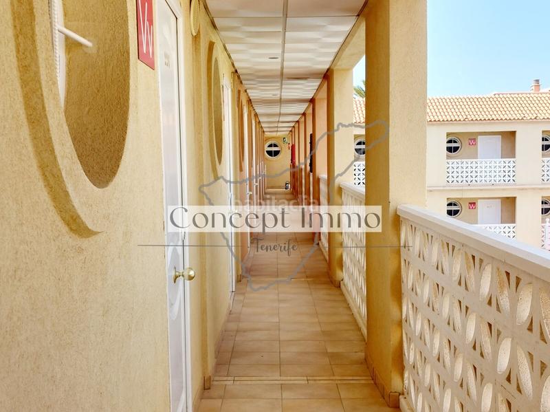 Foto c8b300bb-6bba-46f8-b7c8-d0e144c149c8. Estudio en calle ulises 1 estudio amueblado en aparthotel primera línea del mar con piscina climatizada y licencia vv! en Arona