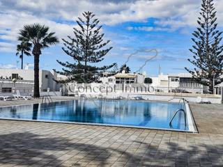 Casa adossada  Avenida jose antonio tavio. Dplex de 2 dormitorios que necesita reforma, con 2 terrazas y m