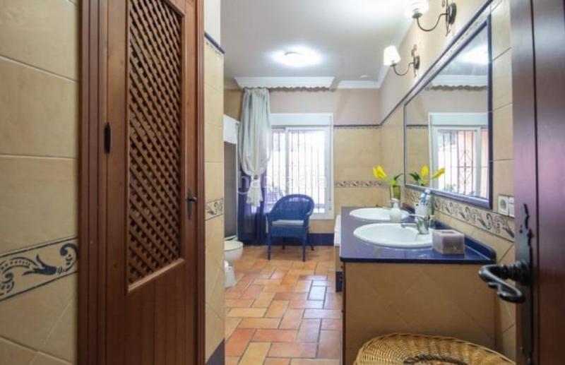 Foto 0a289331-ec0b-48c6-bcba-554cf1d3d48c. Chalet mit heizung parking in Las Lagunas - Campano Chiclana de la Frontera