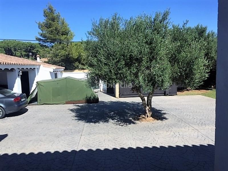 Foto 77b4a0b1-d1b2-4117-beaa-71a93bb43b54. Chalet con riscaldamento piscina in Núcleo urbano Chiclana de la Frontera