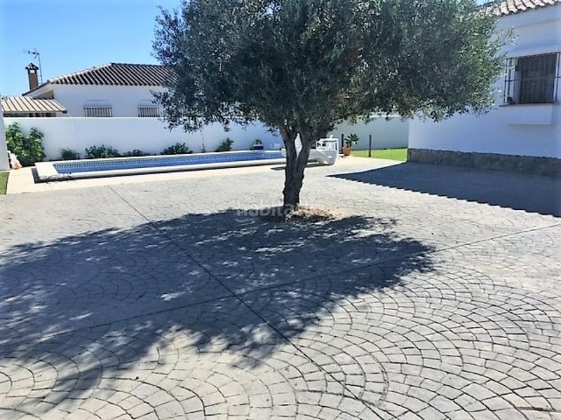Foto f4569983-fe3e-4280-841e-ef2916182cec. Chalet con riscaldamento piscina in Núcleo urbano Chiclana de la Frontera